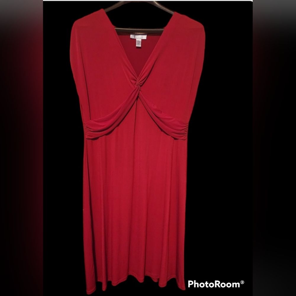 XL Nine & CO by Nine West beautiful Red 47" long dress.